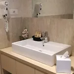 Helvetia Отель Лезено