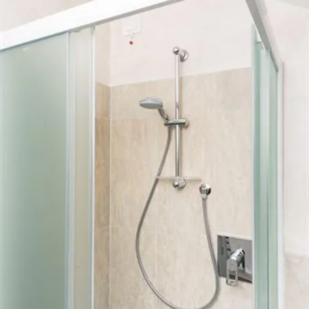 Helvetia 3* Лезено