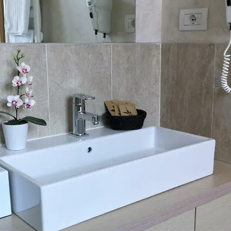 Helvetia Szálloda 3*