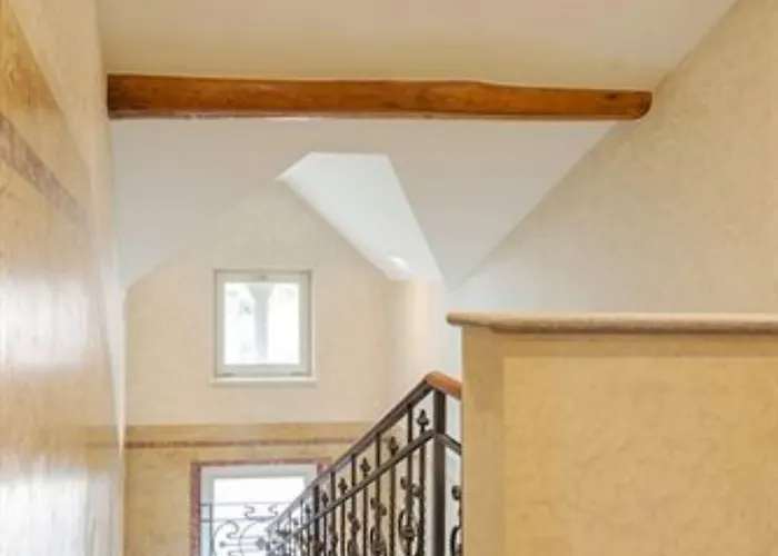 赫尔维蒂亚酒店 酒店 勒泽诺