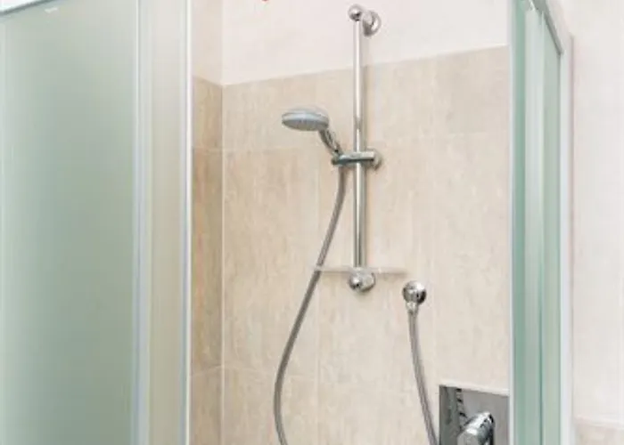 Helvetia 3* Лезено